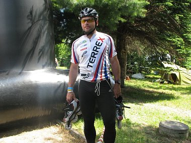 V neděli odpoledne skončil extrémní závod kolem Olešné družstev – 24 hodin kolem Olešné na in-line bruslích.